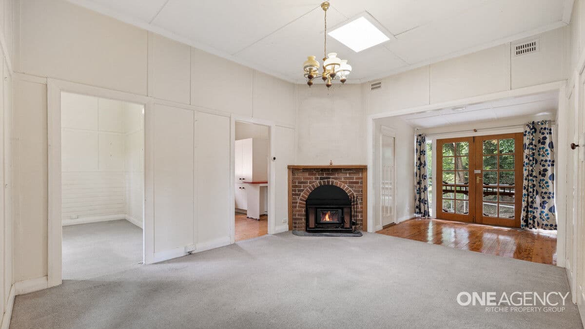 19 Valley Road, Springwood, Springwood - Thumbnail 3