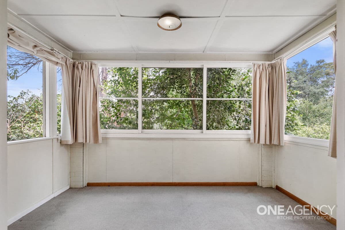 19 Valley Road, Springwood, Springwood - Thumbnail 4