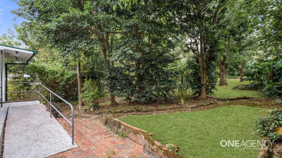 19 Valley Road, Springwood, Springwood - Thumbnail 5