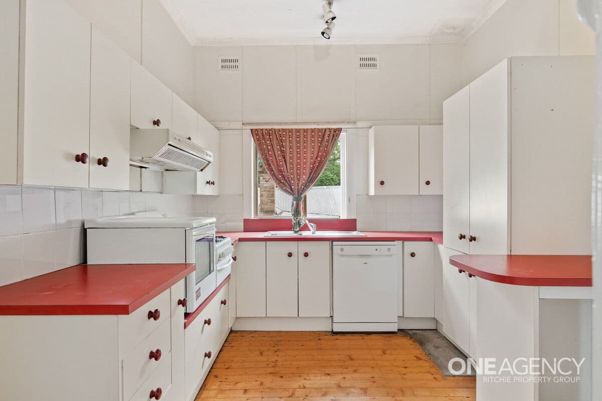 19 Valley Road, Springwood, Springwood - Thumbnail 8