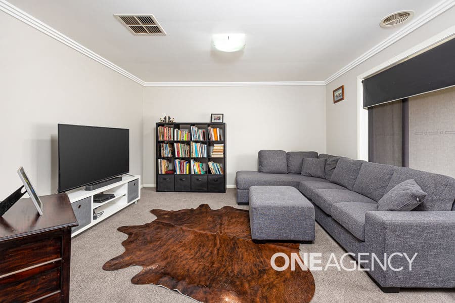 48 STRICKLAND Drive, Boorooma, Boorooma - Thumbnail 2