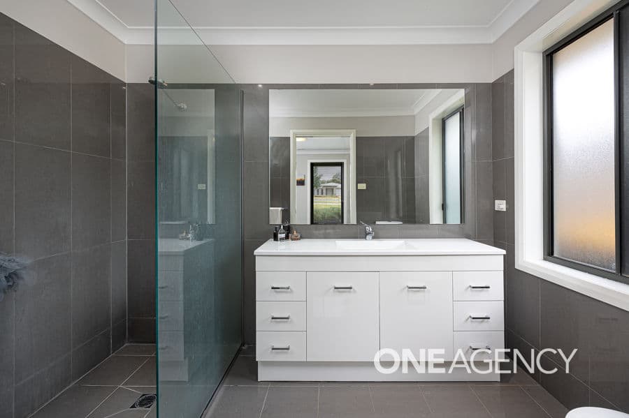 48 STRICKLAND Drive, Boorooma, Boorooma - Thumbnail 7
