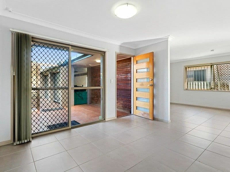 9 Rochester Drive, Mount Warren Park, Mount Warren Park - Thumbnail 3