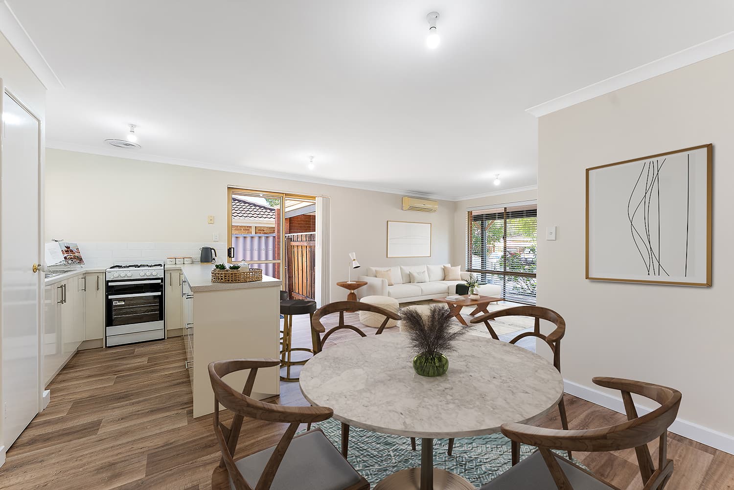 10 Chungking Grove, Stratton, Stratton - Thumbnail 2