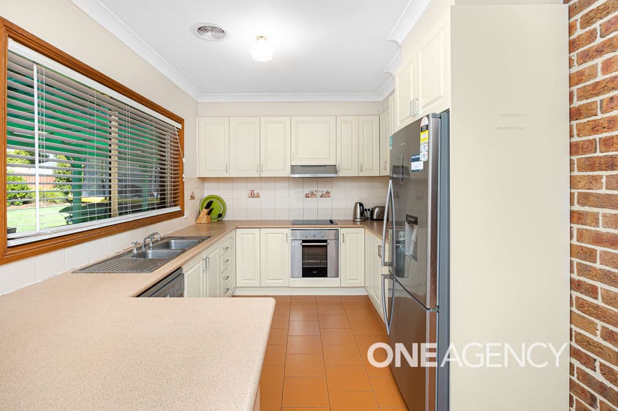 11 LAMILLA Street, Glenfield Park, Glenfield Park - Thumbnail 5