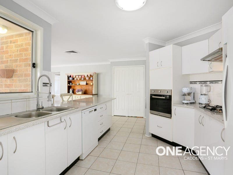 22 Minnek Close, Glenmore Park, Glenmore Park - Thumbnail 2