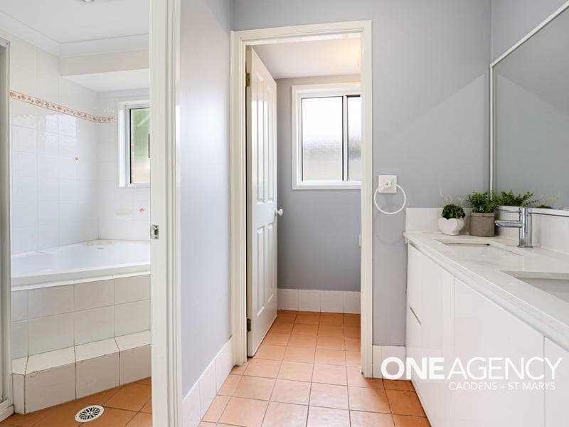 22 Minnek Close, Glenmore Park, Glenmore Park - Thumbnail 3