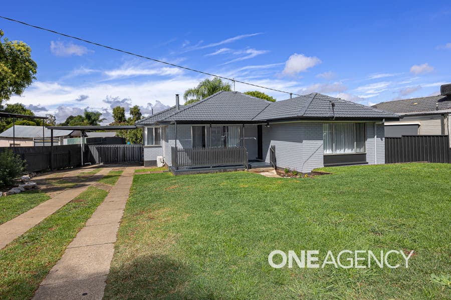 16 ZIEGLER Avenue, Kooringal, Kooringal - Image 1