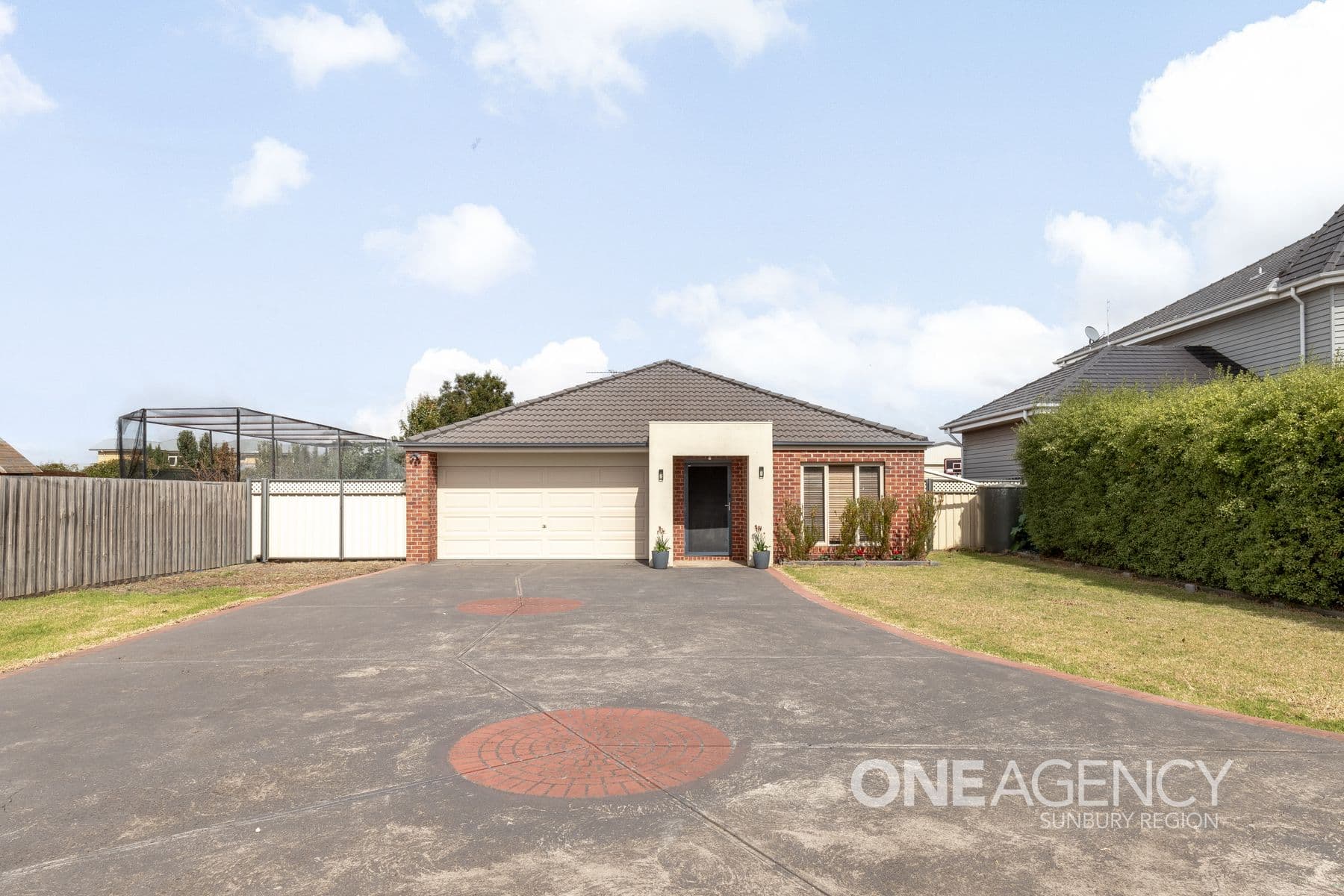 12 Frontignac Court, Sunbury, Sunbury - Thumbnail 2
