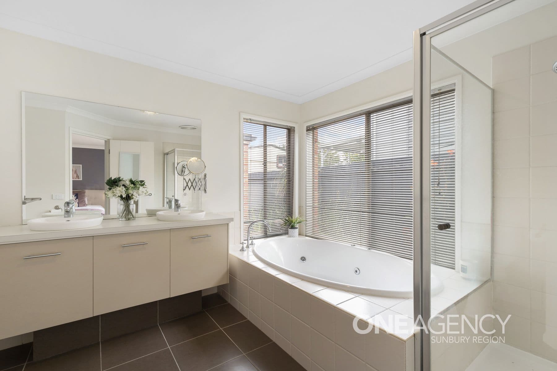 12 Frontignac Court, Sunbury, Sunbury - Thumbnail 5