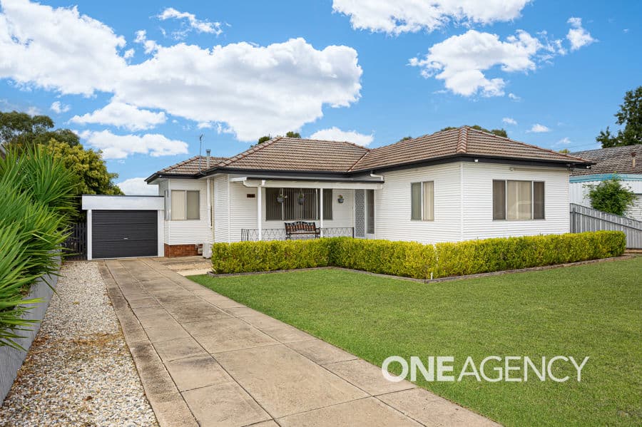 64 TICHBORNE Crescent, Kooringal, Kooringal - Image 1