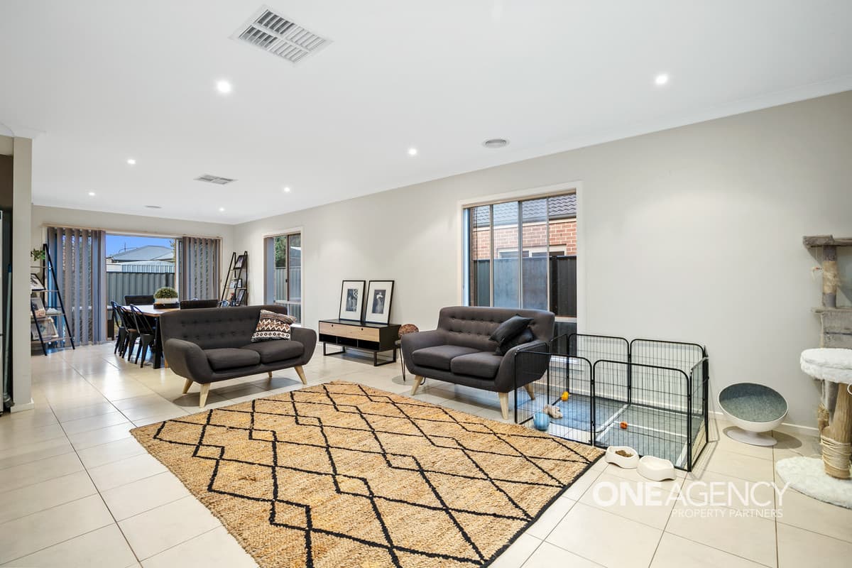 82 Brownlow Drive, Point Cook, Point Cook - Thumbnail 5