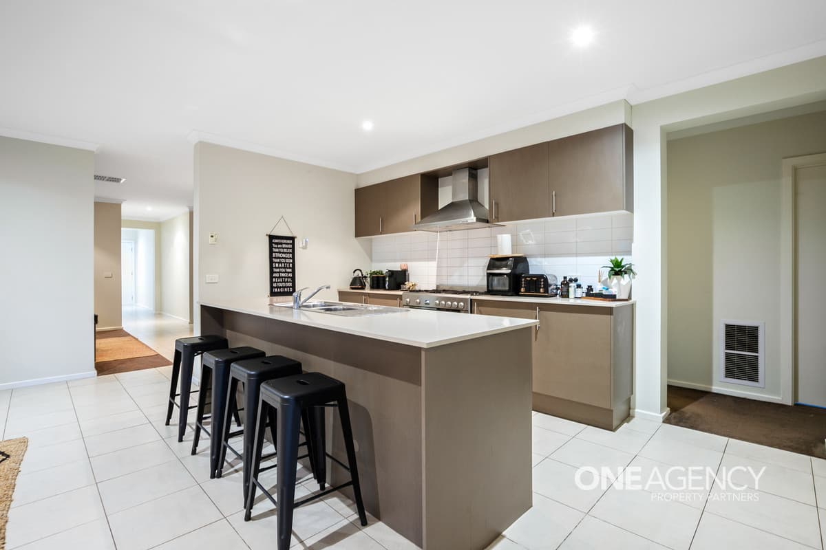 82 Brownlow Drive, Point Cook, Point Cook - Thumbnail 8