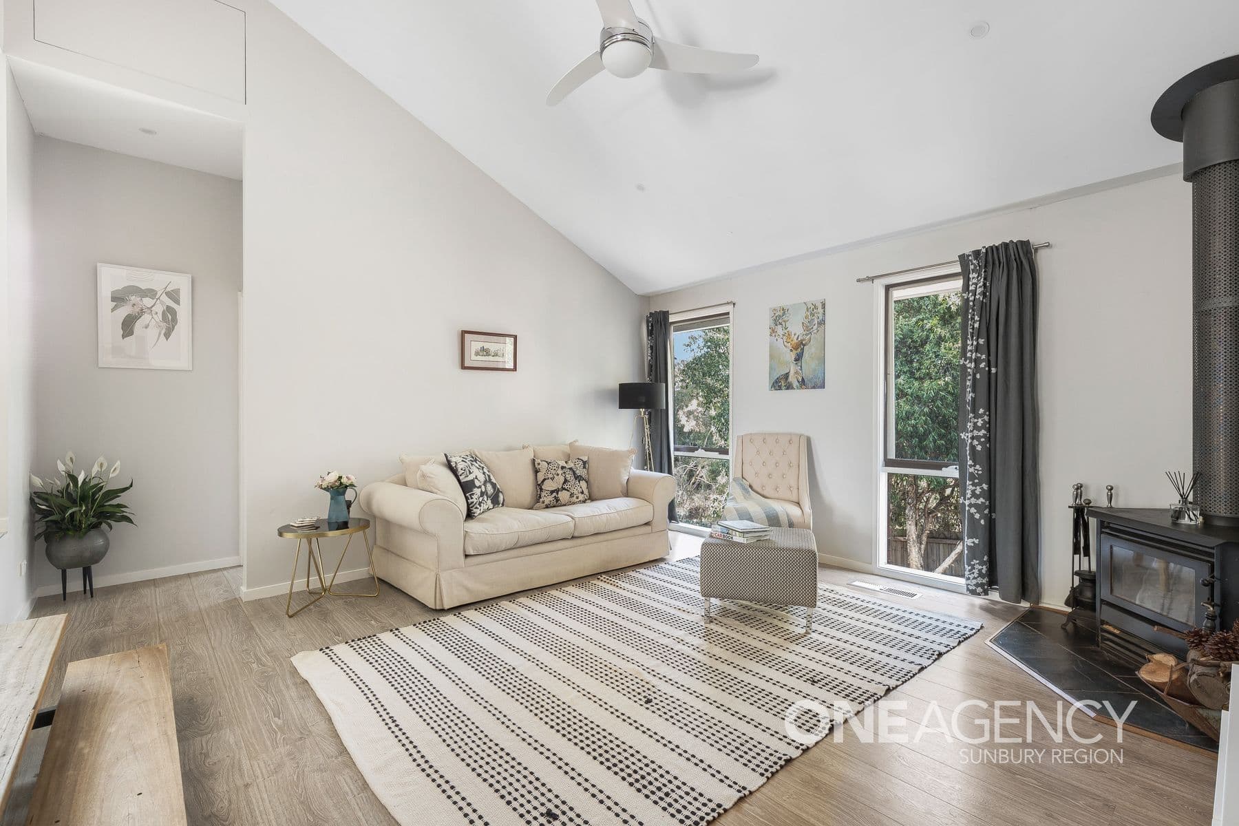 16 McInnes Close, Sunbury, Sunbury - Thumbnail 3