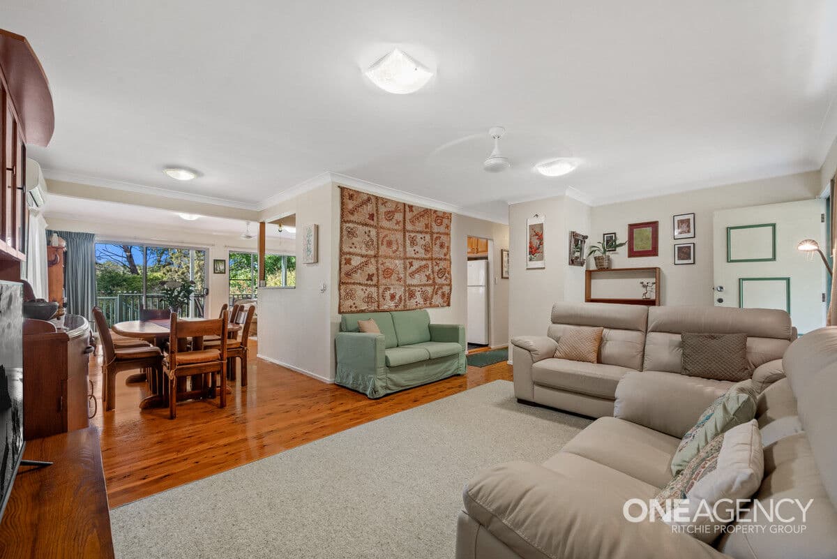 116 Huntley Grange Road, Springwood, Springwood - Thumbnail 3
