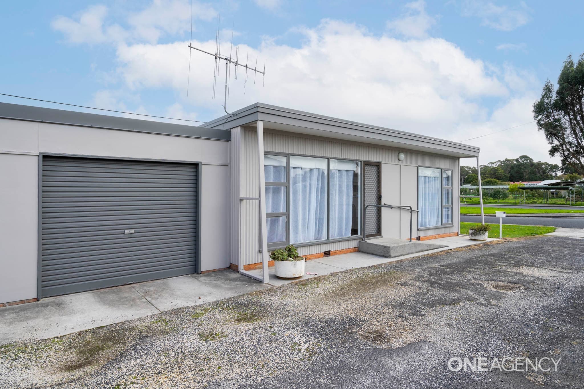 1/18 West Jenner Street, Wynyard, Wynyard - Image 1