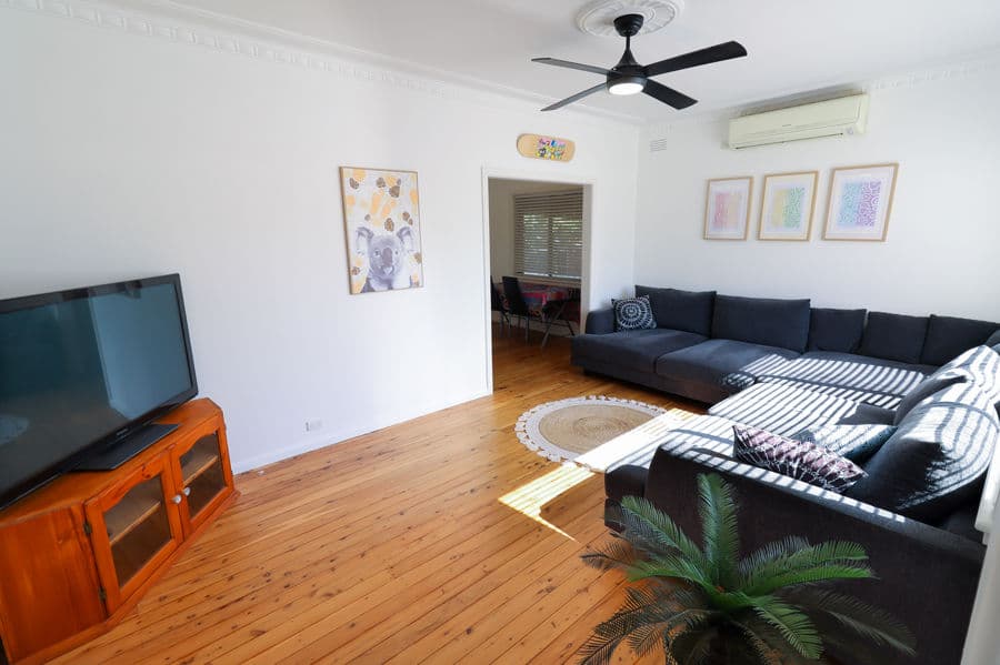 8 BELTANA Avenue, Mount Austin, Mount Austin - Thumbnail 3