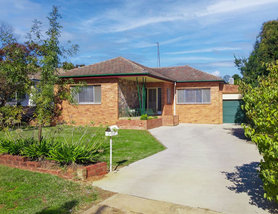 8 BELTANA Avenue, Mount Austin, Mount Austin - Image 1