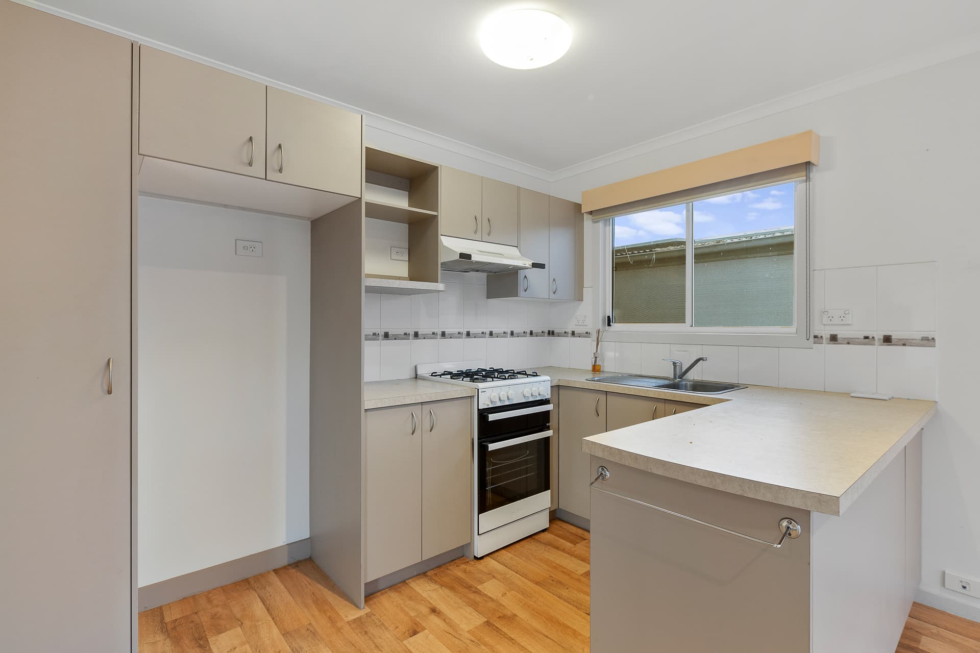 9 Pier Court, Hastings, Hastings - Image 1