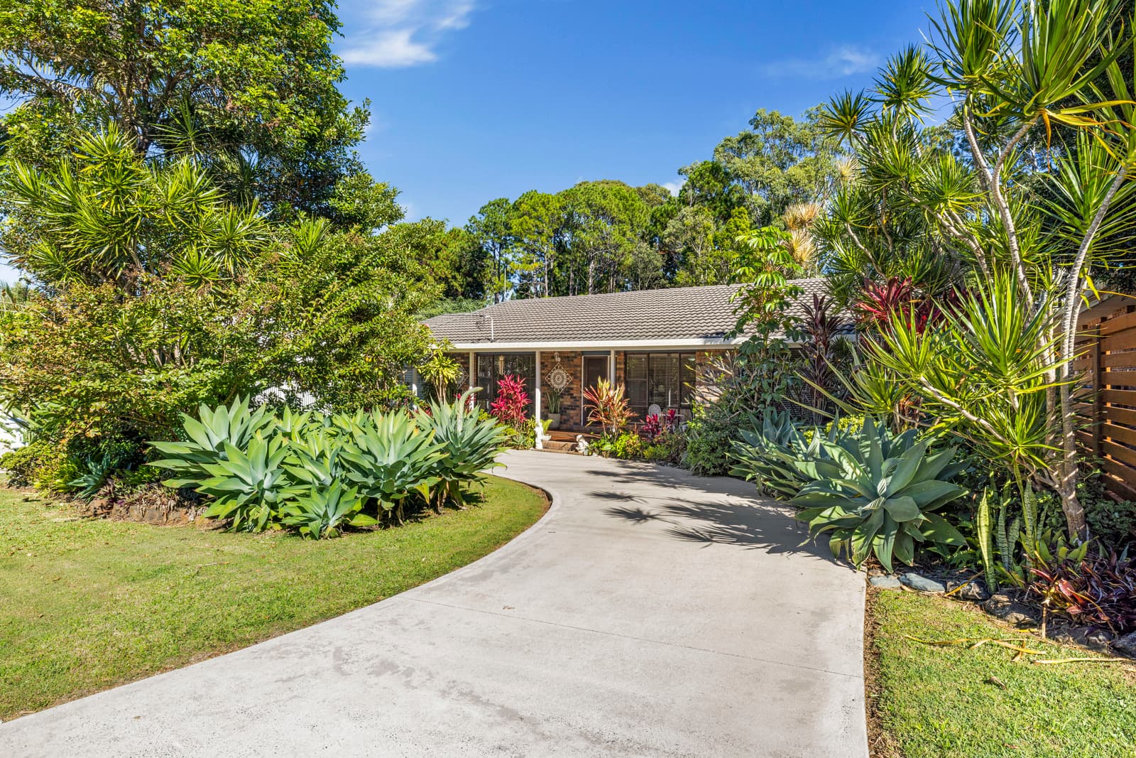 16 Warrawee Street, Sapphire Beach, Sapphire Beach - Image 1