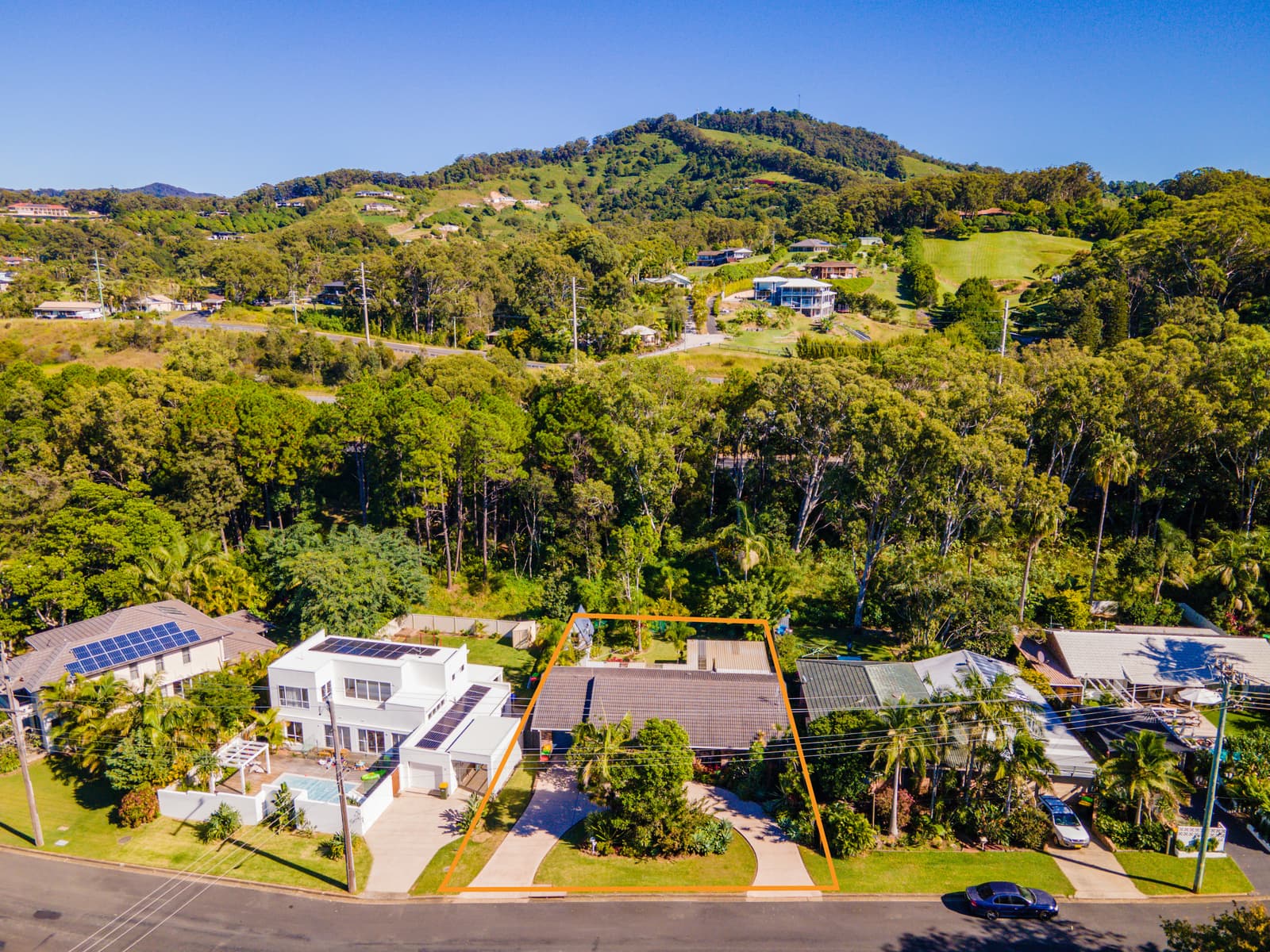 16 Warrawee Street, Sapphire Beach, Sapphire Beach - Thumbnail 3