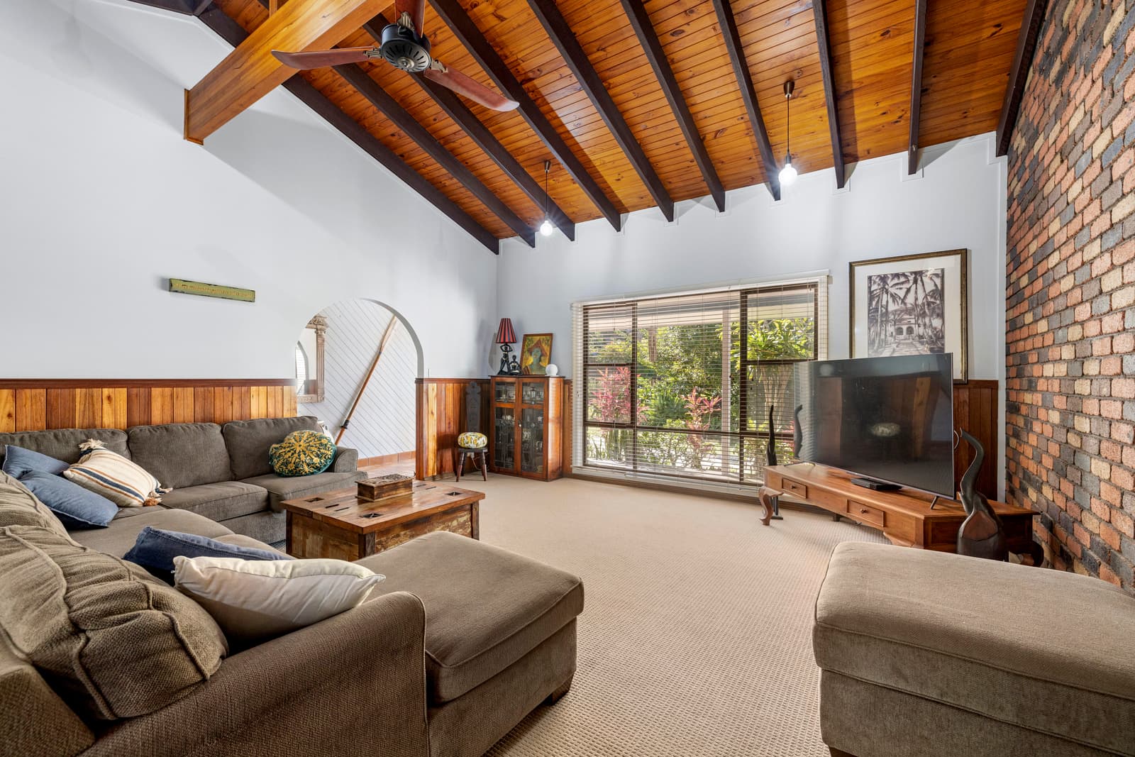 16 Warrawee Street, Sapphire Beach, Sapphire Beach - Thumbnail 5