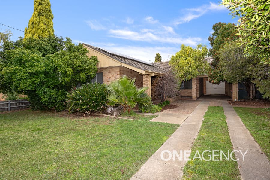 67 WHITE Avenue, Kooringal, Kooringal - Image 1