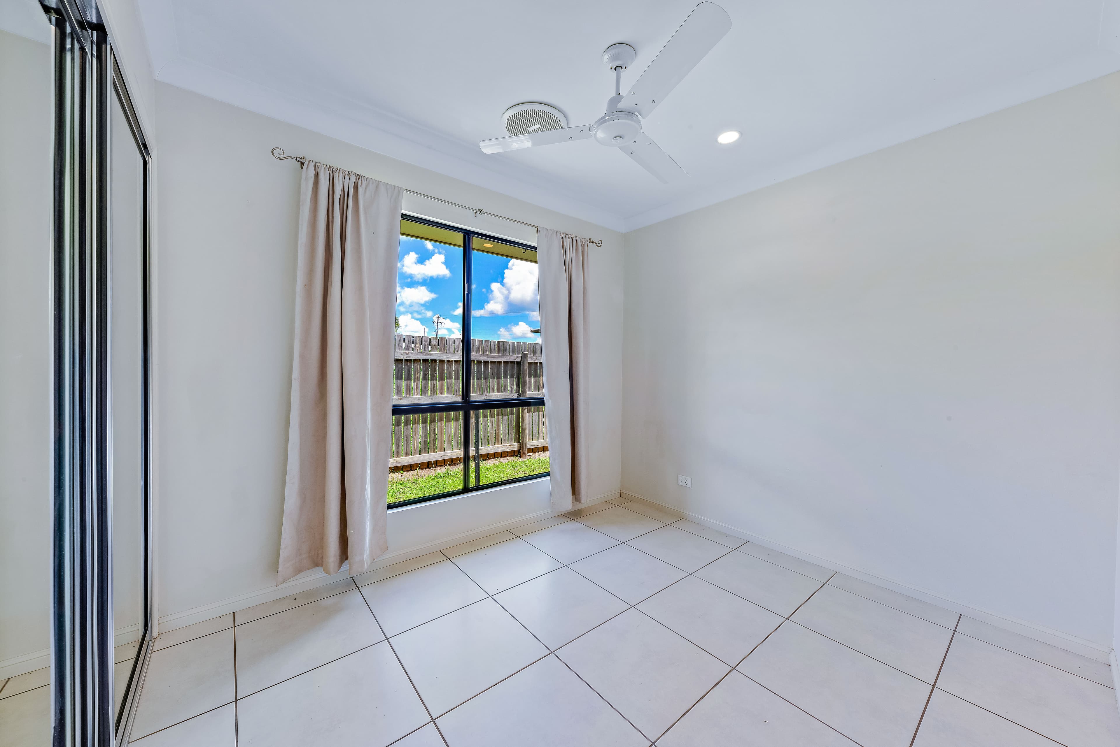 1&2/62 South Molle Boulevard, Cannonvale, Cannonvale - Thumbnail 8