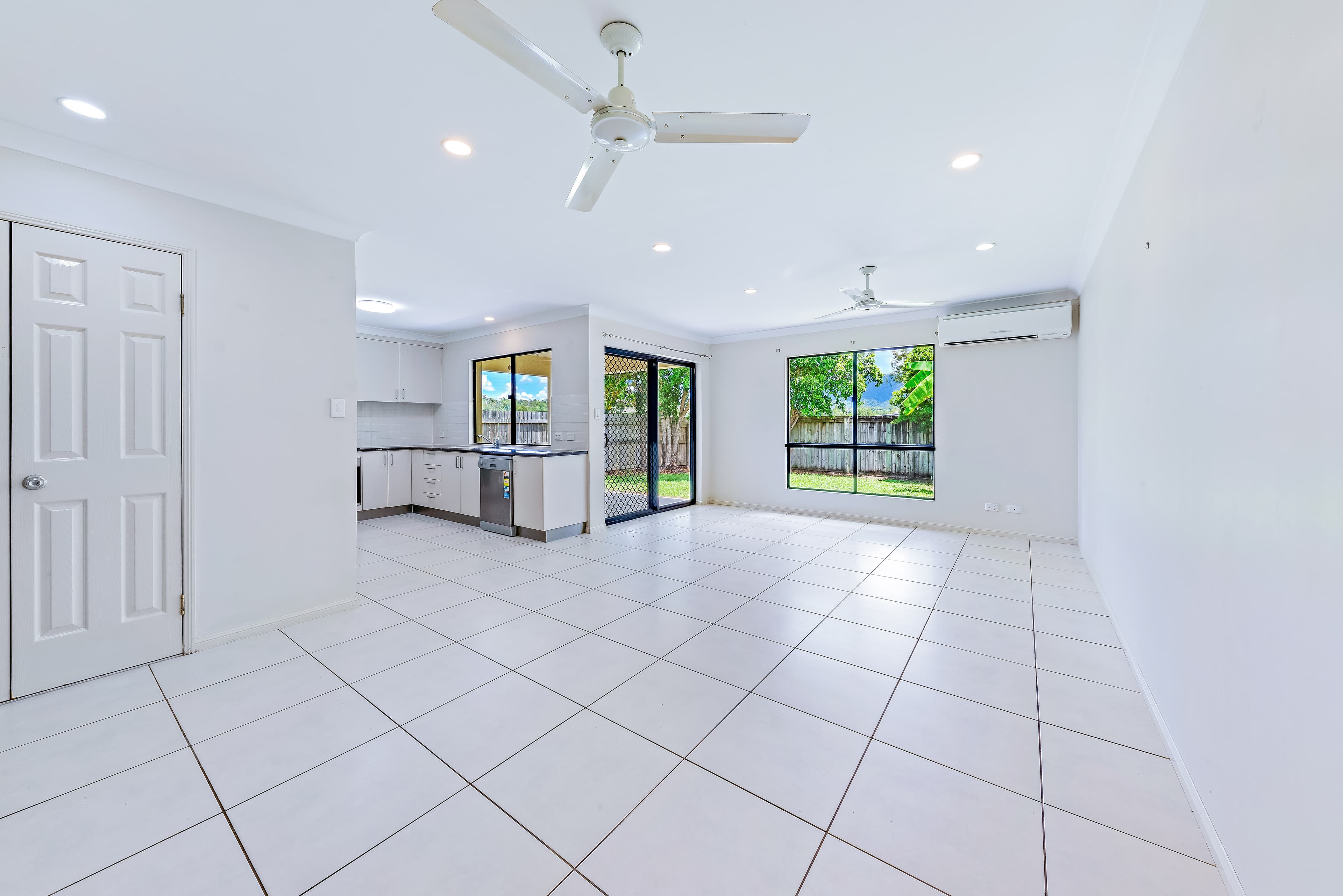 1&2/62 South Molle Boulevard, Cannonvale, Cannonvale - Thumbnail 7