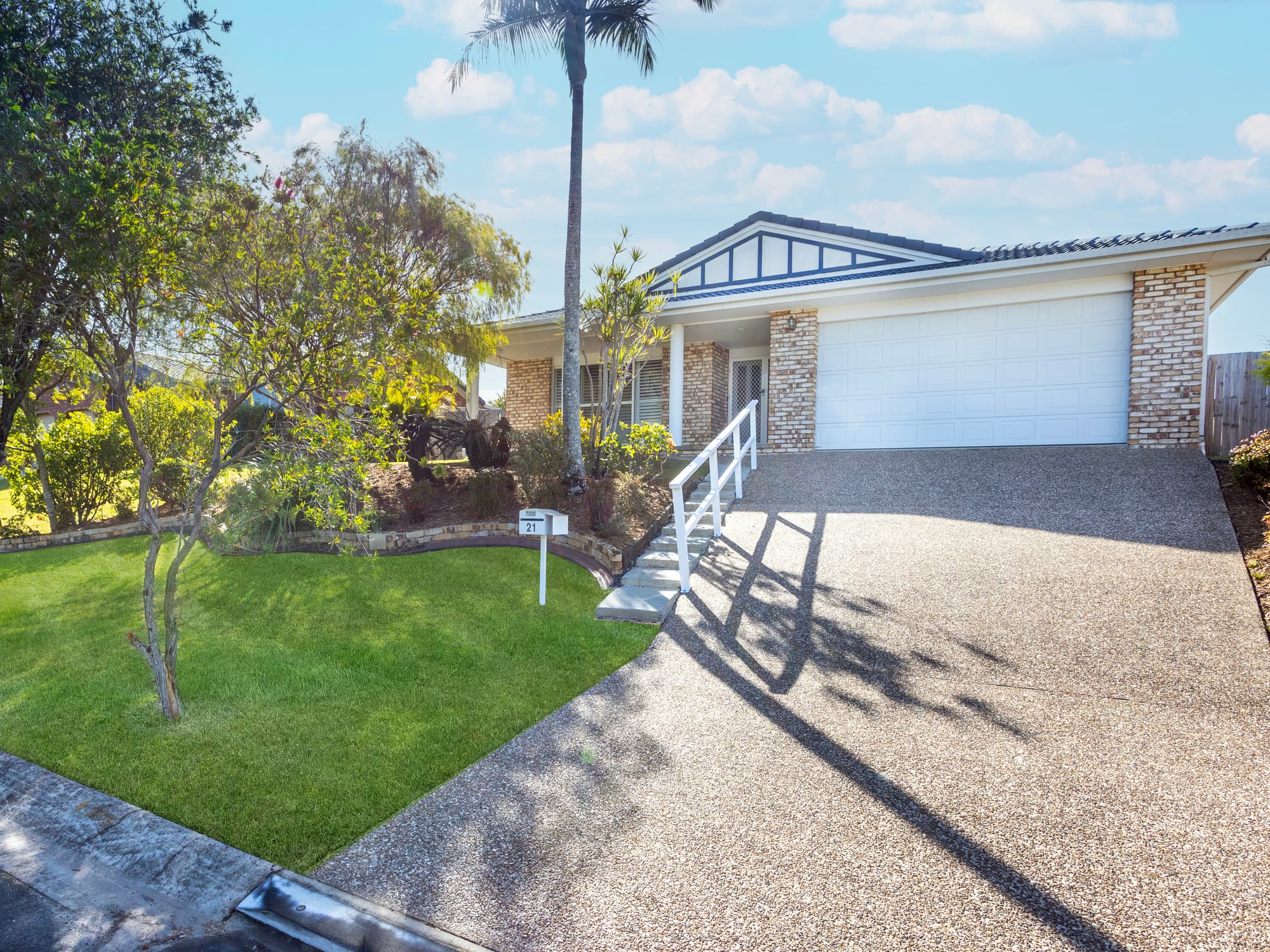 21 Oakland Court, Burleigh Waters, Burleigh Waters - Image 1