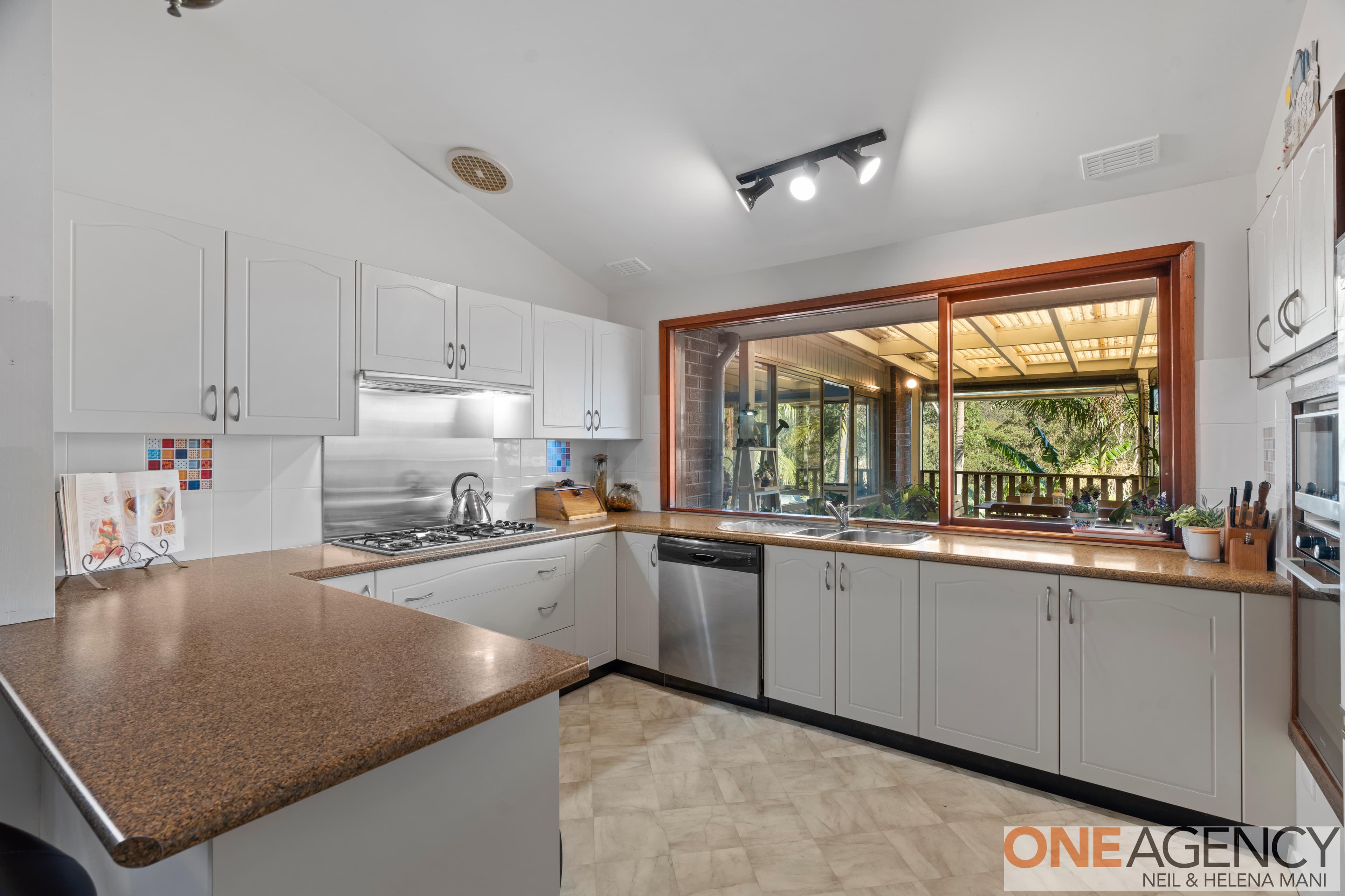 27 Plateau Road, North Gosford, North Gosford - Thumbnail 4