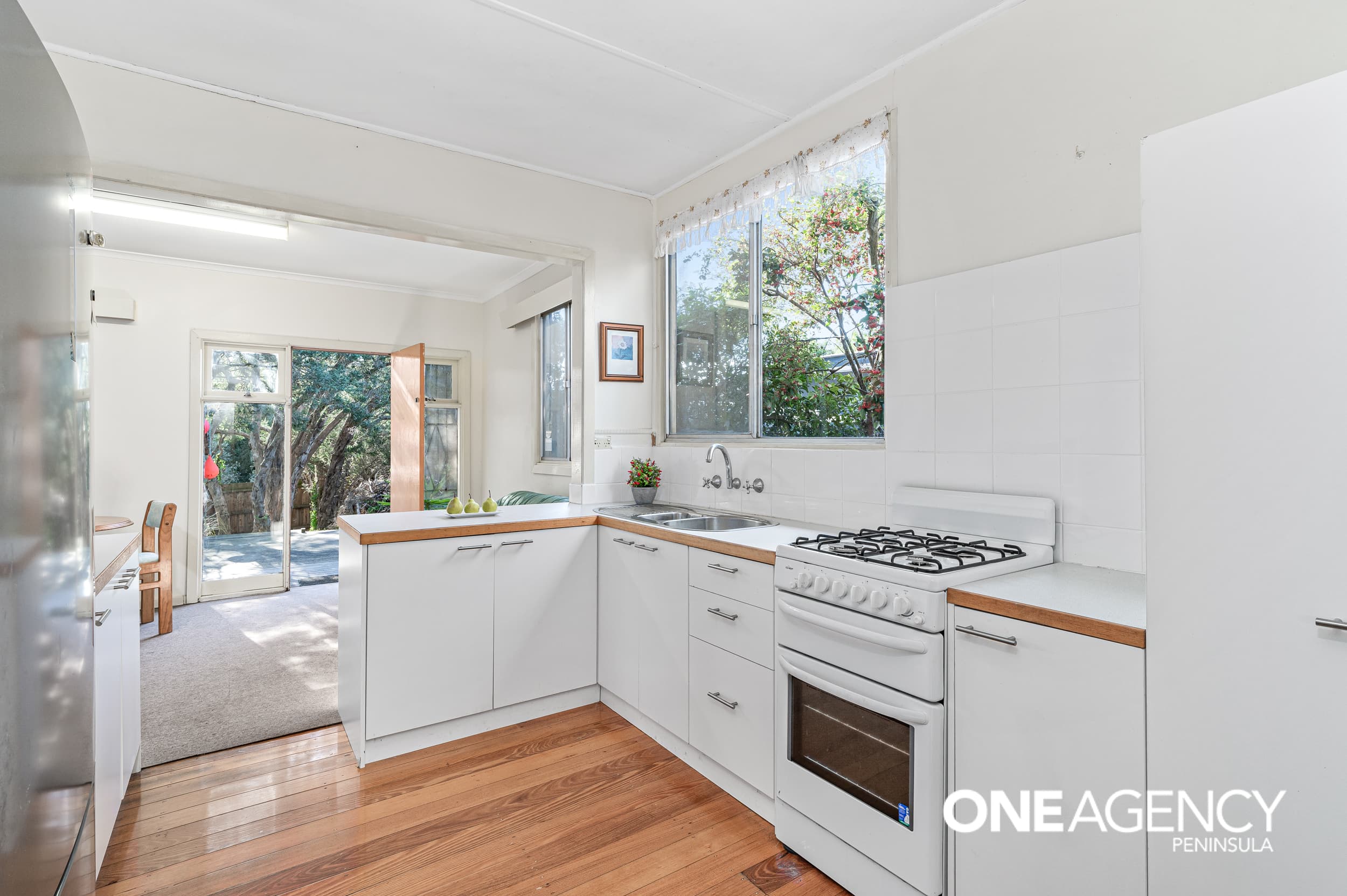 32 Fern Grove, Rye, Rye - Thumbnail 4