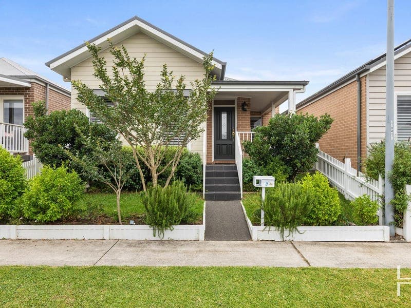 7 Milton Street, Tullimbar, Tullimbar - Image 1