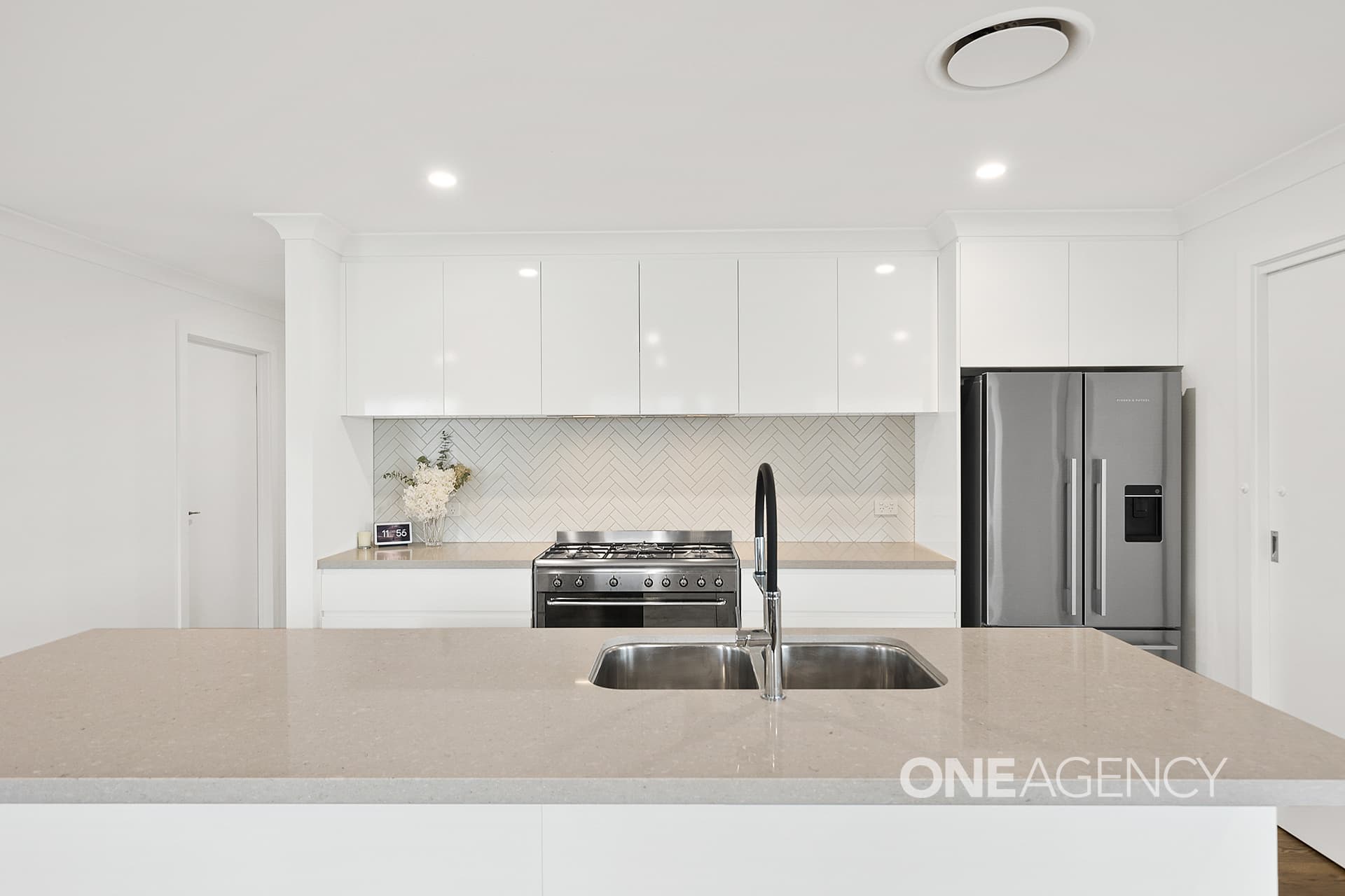 44 Butterfactory Drive, Calderwood, Calderwood - Thumbnail 2