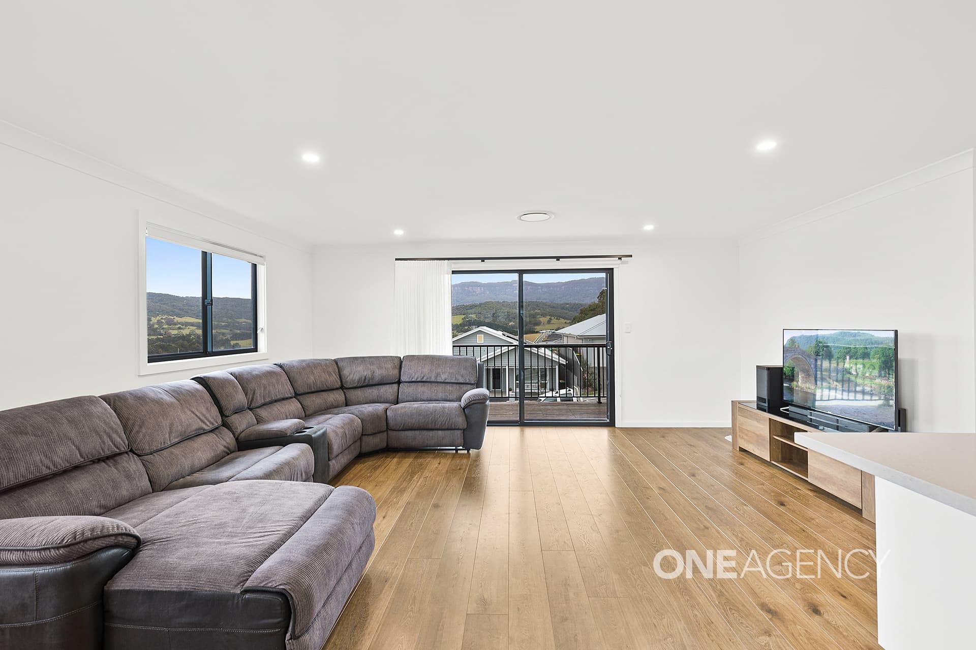 44 Butterfactory Drive, Calderwood, Calderwood - Thumbnail 4