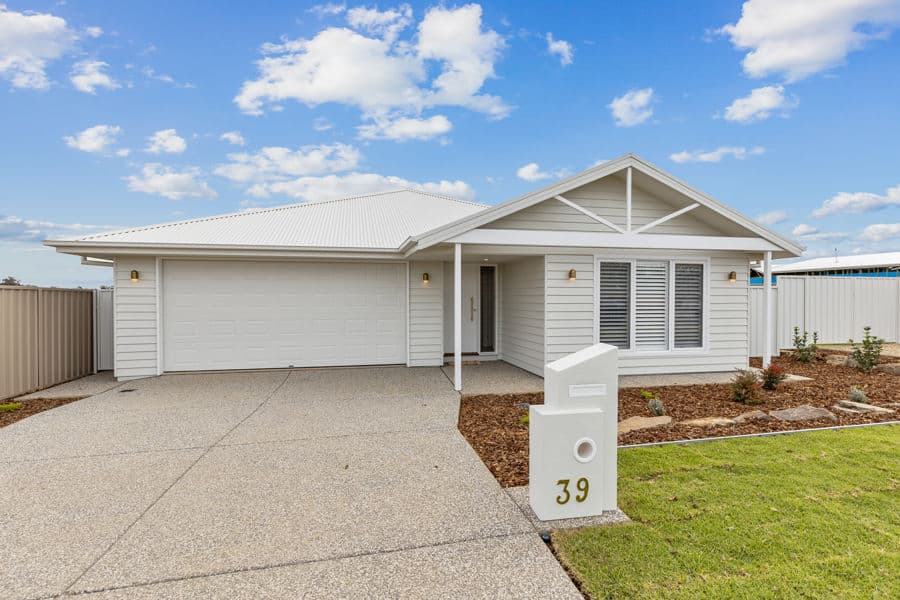 39 VALENCIA Drive, Gobbagombalin, Gobbagombalin - Image 1