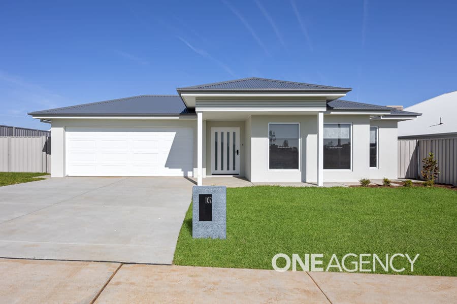 102 VALENCIA Drive, Gobbagombalin, Gobbagombalin - Thumbnail 2