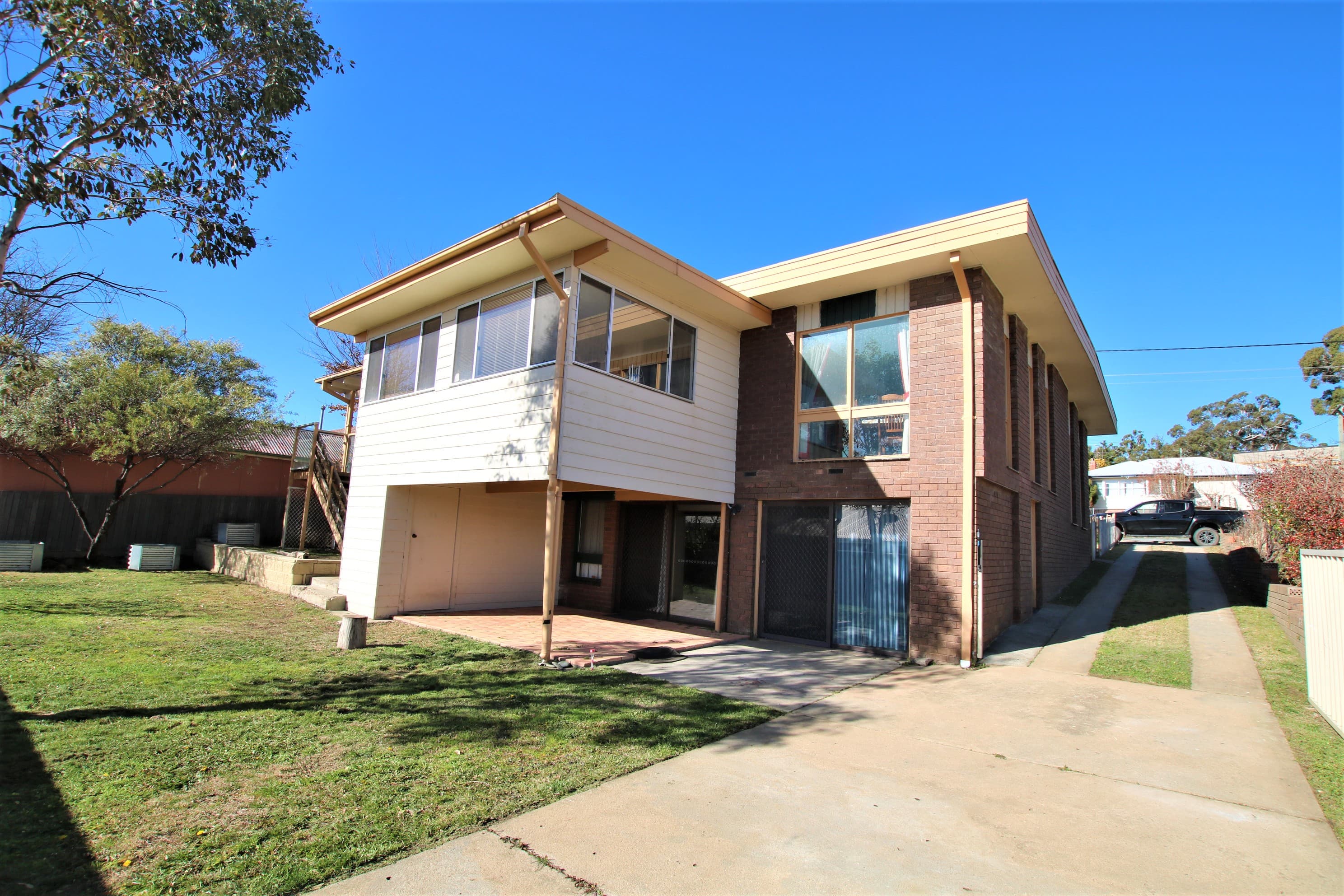 235 Sharp Street, Cooma, Cooma - Thumbnail 2