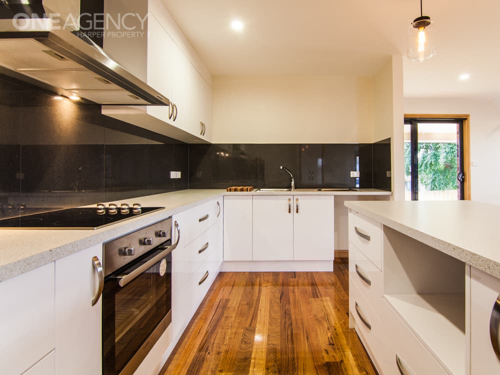 27 Dafnis Drive, Newnham, Newnham - Thumbnail 4