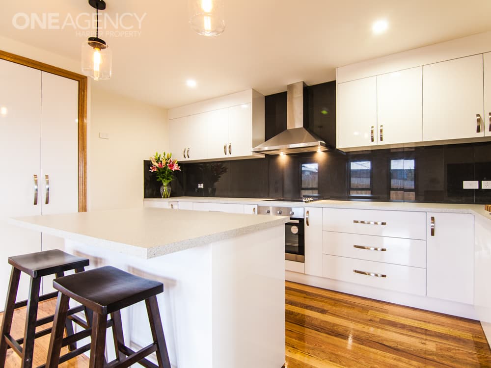 27 Dafnis Drive, Newnham, Newnham - Thumbnail 2