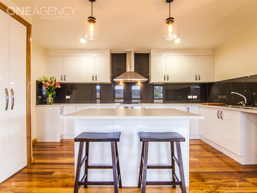 27 Dafnis Drive, Newnham, Newnham - Thumbnail 8