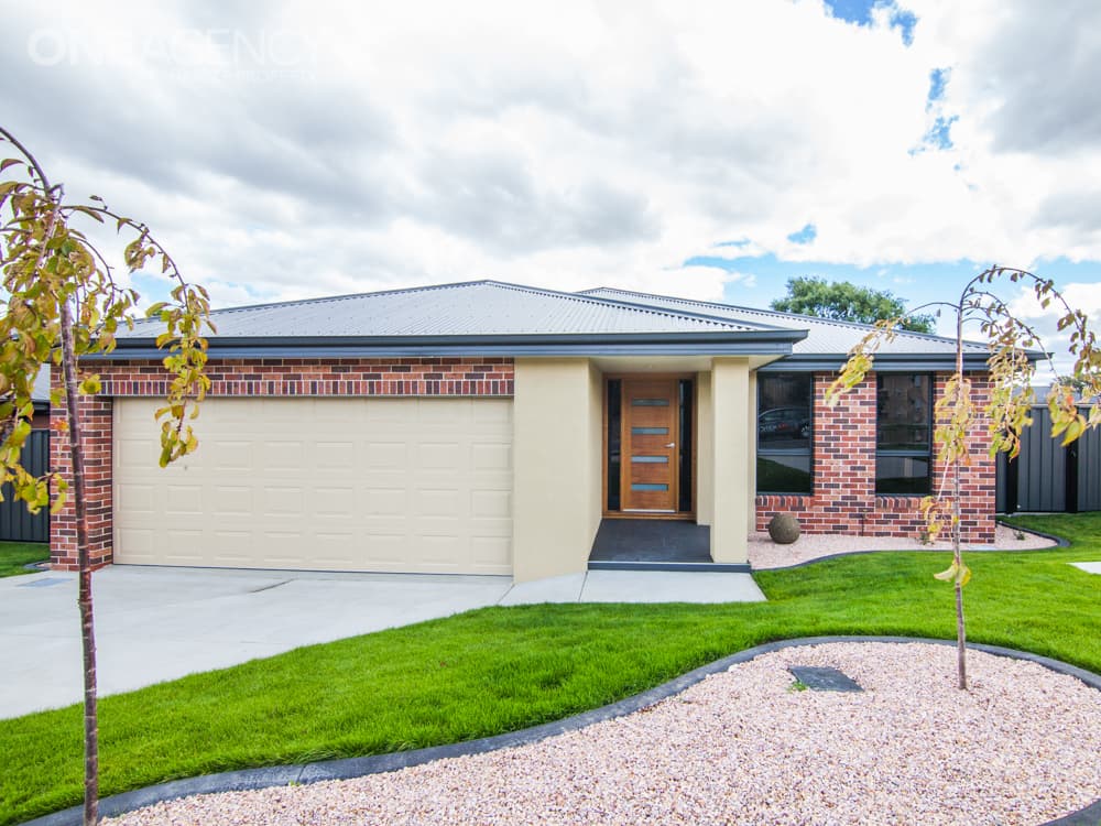 27 Dafnis Drive, Newnham, Newnham - Image 1