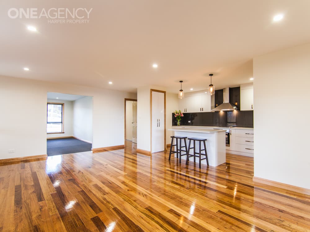 27 Dafnis Drive, Newnham, Newnham - Thumbnail 3
