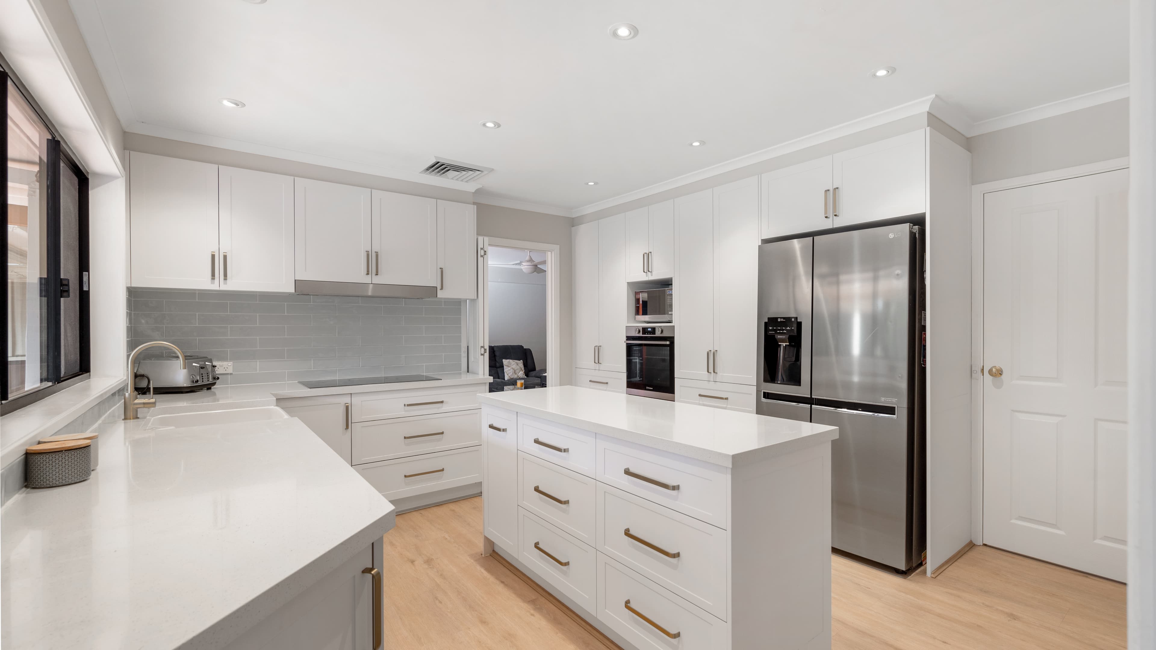 3 Parkview Avenue, South Penrith, South Penrith - Thumbnail 4