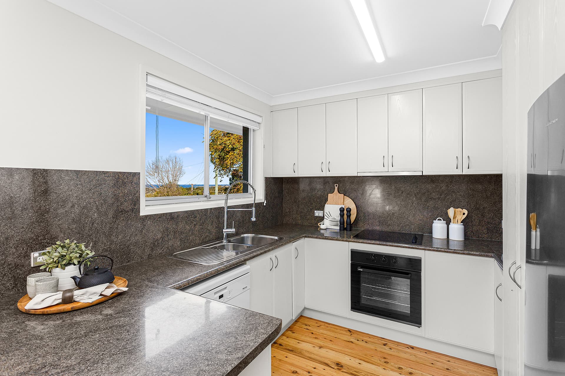 29 Robinsville Crescent, Thirroul, Thirroul - Thumbnail 5