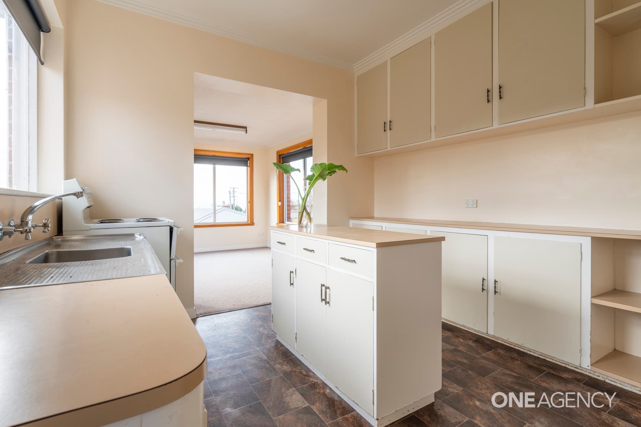 10 West Street, Upper Burnie, Upper Burnie - Thumbnail 5