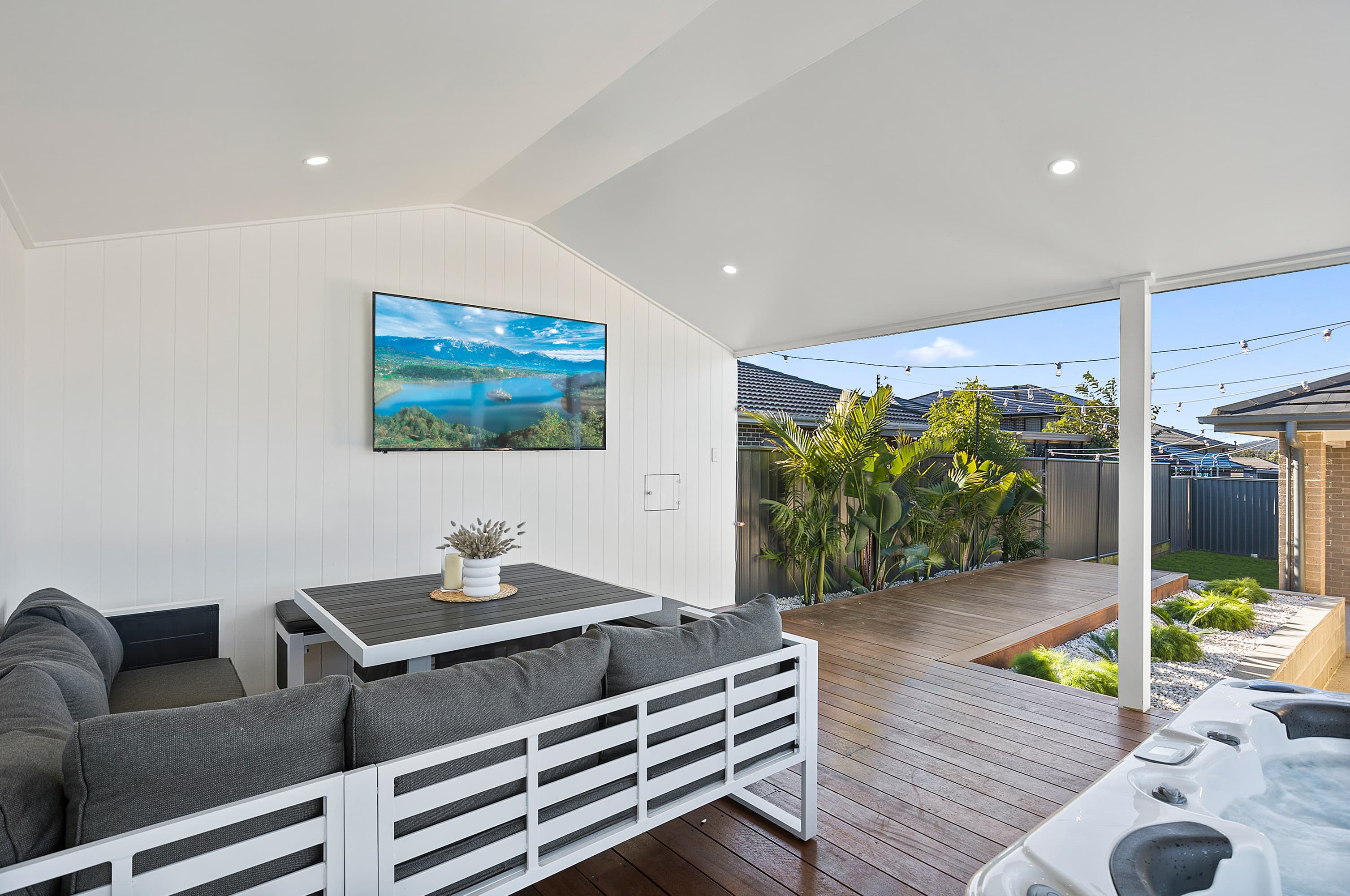 42 Bartlett Crescent, Calderwood, Calderwood - Thumbnail 2