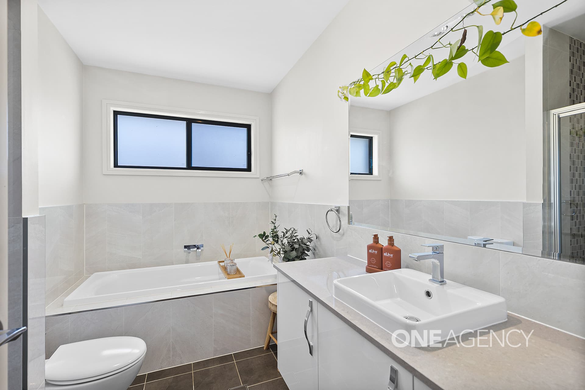 42 Bartlett Crescent, Calderwood, Calderwood - Thumbnail 5