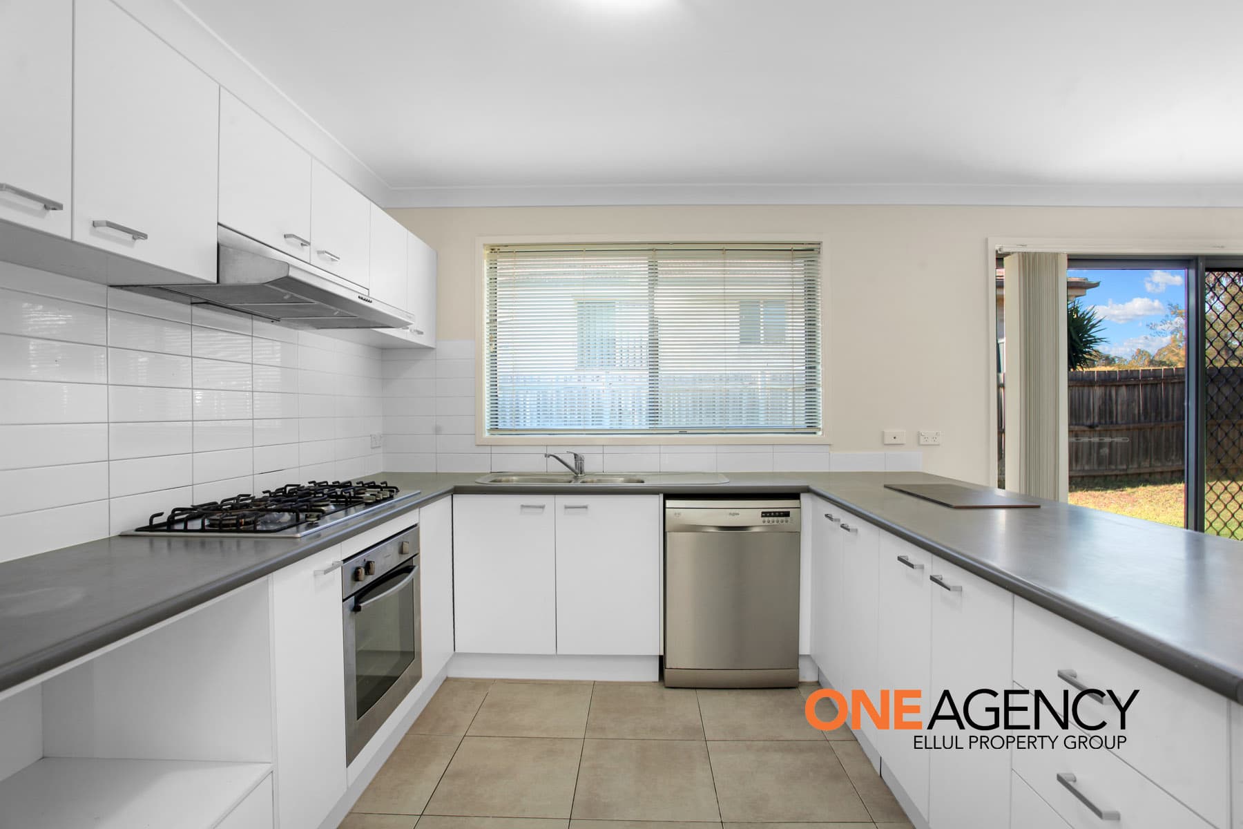 35 Ingleburn Gardens Drive, Bardia, Bardia - Thumbnail 3