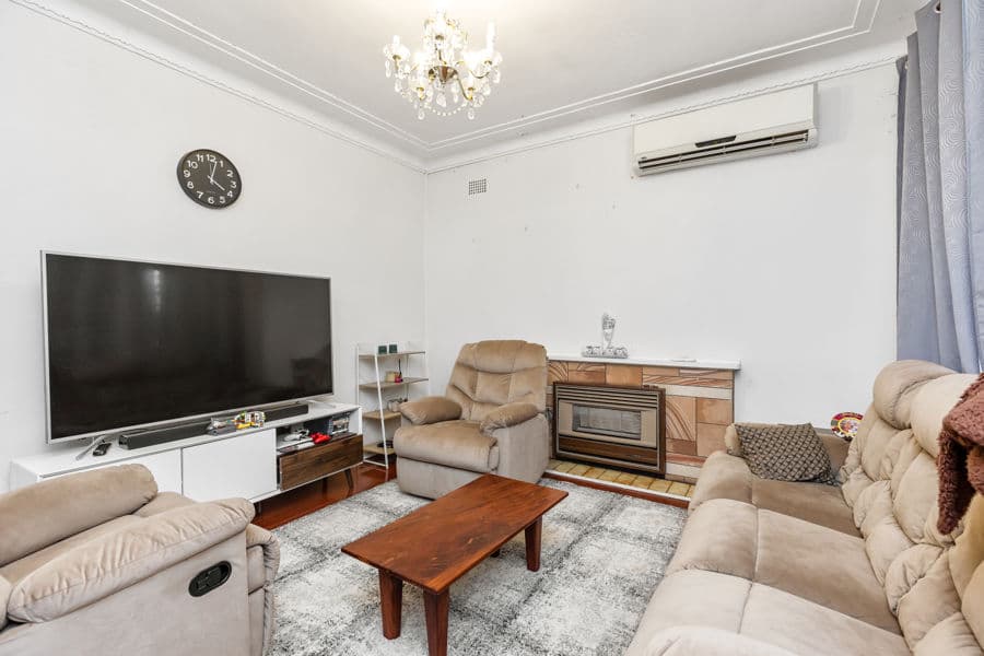 90 BOLGER Avenue, Mount Austin, Mount Austin - Thumbnail 2